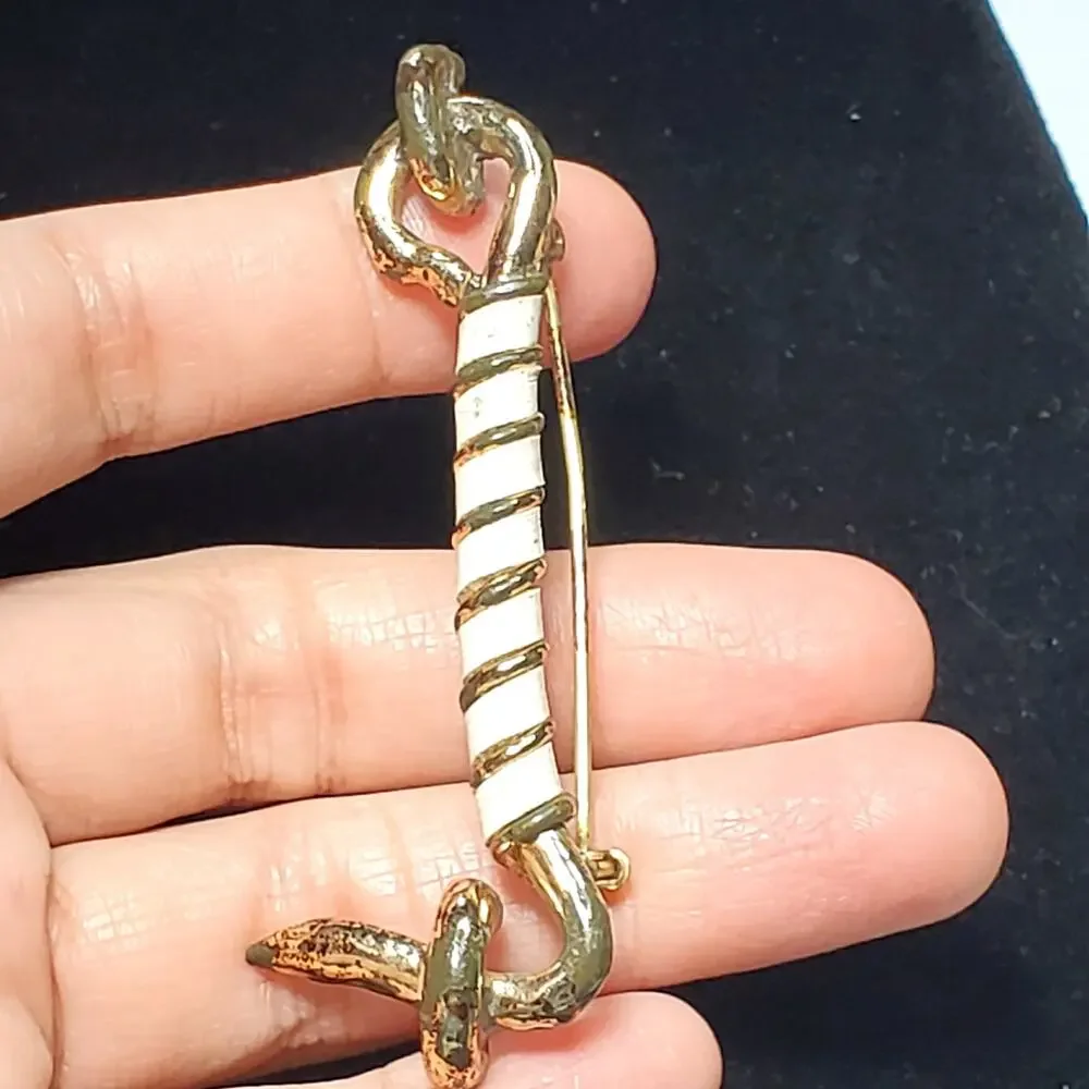 Gold Tone Hook Lock White Twist 2.5